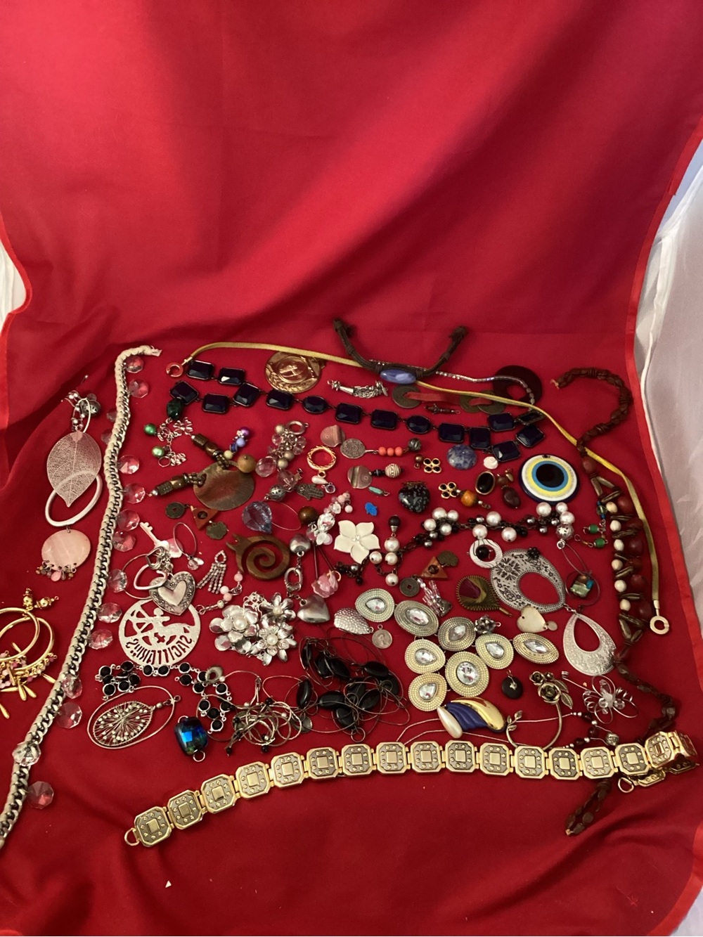 808 grams of broken jewelry parts for Craft or jewelry making